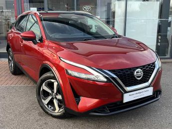 Nissan Qashqai 1.3 DIG-T (140ps) N-Connecta [Glass Roof]