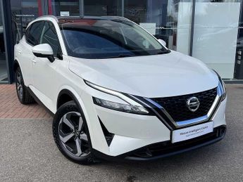 Nissan Qashqai 1.3 DIG-T (160ps) N-Connecta [Glass Roof]