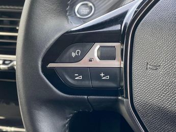 Peugeot 208 50kWh E-Style Auto 5dr (7.4kW Charger)