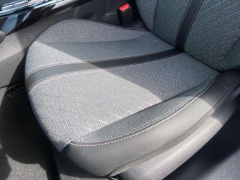 Peugeot 208 50kWh E-Style Auto 5dr (7.4kW Charger)