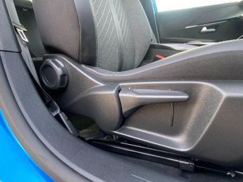 Peugeot 208 50kWh E-Style Auto 5dr (7.4kW Charger)