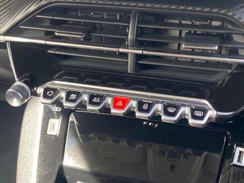 Peugeot 208 50kWh E-Style Auto 5dr (7.4kW Charger)