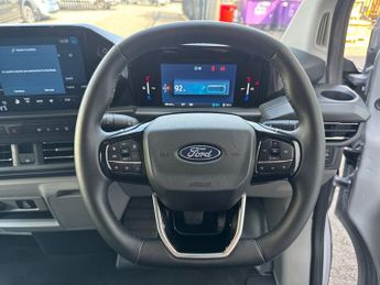 Ford Transit Custom 320 SWB Limited 65kWh 100kw / 136PS Auto