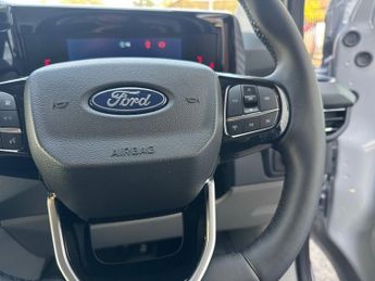 Ford Transit Custom 320 SWB Limited 65kWh 100kw / 136PS Auto