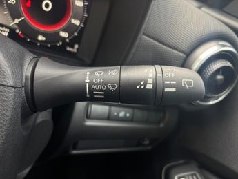 Nissan Juke 1.6 Hybrid N-Connecta 5dr Auto