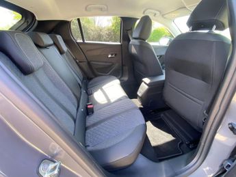Peugeot 208 50kWh E-Style Auto 5dr (7.4kW Charger)