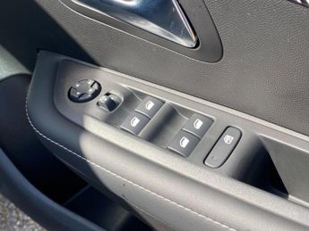 Peugeot 208 50kWh E-Style Auto 5dr (7.4kW Charger)