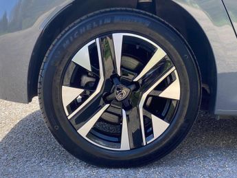 Peugeot 208 50kWh E-Style Auto 5dr (7.4kW Charger)