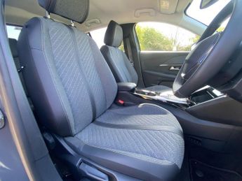 Peugeot 208 50kWh E-Style Auto 5dr (7.4kW Charger)