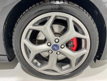 Ford Focus 2.0 Turbo EcoBoost (250PS) 6 spd ST-3 5dr