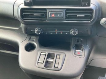 Peugeot Partner 800 50kWh Professional Premium + Standard Panel Van Auto SWB 5dr