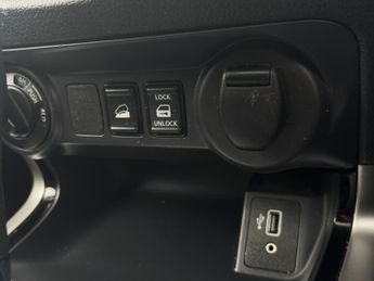 Nissan Navara Double Cab Pick Up N-Guard 2.3dCi 190 TT 4WD Auto