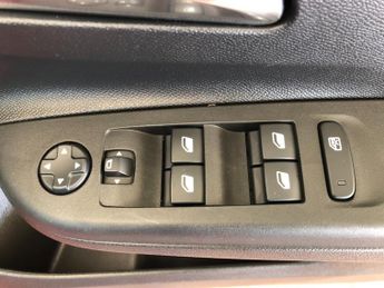 Vauxhall Corsa 100kW SE Nav Premium 50kWh 5dr Auto [7.4kWCh]