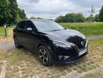 Nissan Qashqai 1.3 DIG-T (160ps) N-Connecta with Glass Roof