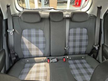 Hyundai i10 1.0 (63ps) Premium Auto