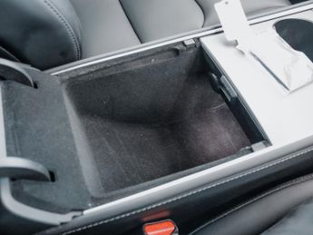 Tesla Model Y Long Range AWD 5dr Auto