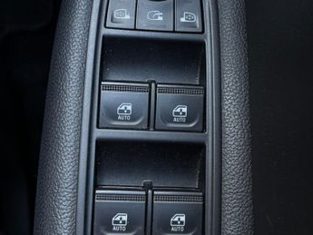 Renault Arkana 1.6 E-TECH Hybrid 145 Iconic 5dr Auto