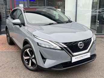 Nissan Qashqai 1.3 DIG-T (140ps) N-Connecta [Glass Roof]