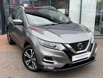 Nissan Qashqai 1.3 DIG-T (140ps) N-Connecta [Glass Roof]