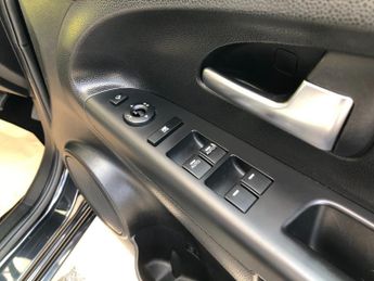 Kia Venga 1.6 3 5dr Auto [6]