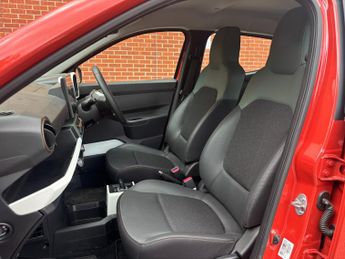 Dacia Spring 27kWh Extreme 65 48kW 5dr Auto