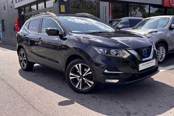 Nissan Qashqai 1.5 dCi N-Connecta with Glass Roof