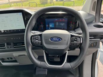 Ford Transit Custom 320 SWB Limited 65kWh 100kw / 136PS Auto