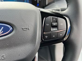 Ford Transit Custom 320 SWB Limited 65kWh 100kw / 136PS Auto