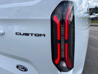 Ford Transit Custom 320 SWB Limited 65kWh 100kw / 136PS Auto