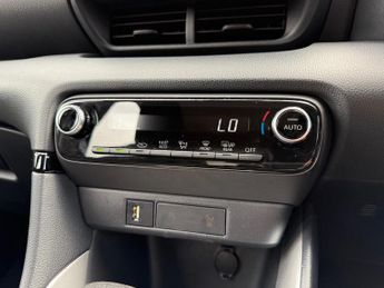 Toyota Yaris 1.5 VVT-h Icon E-CVT Euro 6 (s/s) 5dr