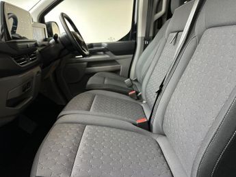 Ford Transit Custom 320 LWB Limited 65kWh 100kw 136PS RWD 1 D/Cab Auto