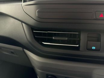 Ford Transit Custom 320 LWB Limited 65kWh 100kw 136PS RWD 1 D/Cab Auto