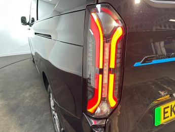 Ford Transit Custom 320 LWB Limited 65kWh 100kw 136PS RWD 1 D/Cab Auto