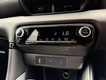Toyota Yaris 1.5 VVT-h Design E-CVT Euro 6 (s/s) 5dr