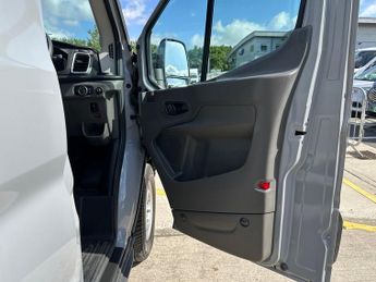 Ford Transit 350 L3 / H2 Leader 68kwh Battery 135kwh / 184PS RWD Auto