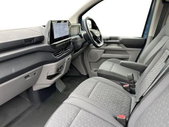 Ford Transit Custom 320 SWB Limited 65kWh 100kw / 136PS Auto