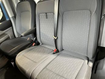 Ford Transit Custom 320 SWB Limited 65kWh 100kw / 136PS Auto