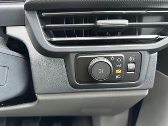 Ford Transit Custom 320 SWB Limited 65kWh 100kw / 136PS Auto