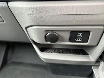 Ford Transit Custom 320 SWB Limited 65kWh 100kw / 136PS Auto