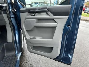 Ford Transit Custom 320 SWB Limited 65kWh 100kw / 136PS Auto