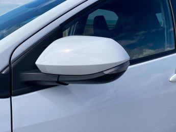 Toyota Yaris 1.5 VVT-h Design E-CVT Euro 6 (s/s) 5dr