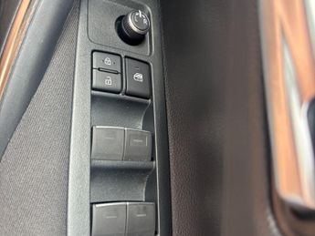 Toyota Corolla 1.8 VVT-i Hybrid Icon Tech 5dr CVT
