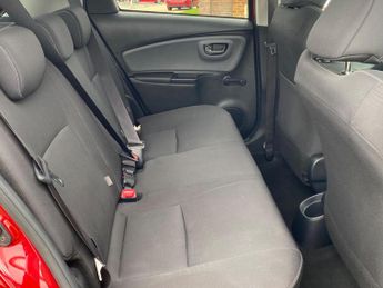 Toyota Yaris 1.5 VVT-h Design E-CVT Euro 6 5dr (Safety Sense)