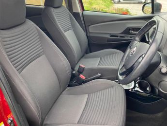 Toyota Yaris 1.5 VVT-h Design E-CVT Euro 6 5dr (Safety Sense)