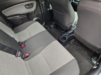 Toyota Yaris 1.5 VVT-h Icon E-CVT Euro 6 5dr
