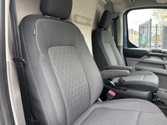 Ford Transit Custom 280 SWB 2.0 Tdci Limited 136PS Auto