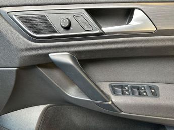 Volkswagen Golf SV VW  5Dr SE 1.0 Auto