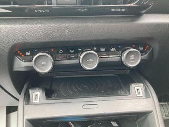 Citroen C4 50kWh e-series Auto 5dr (7.4kW Charger)