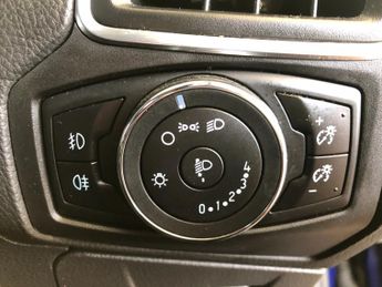 Ford Focus 1.6 125 Zetec Navigator 5dr Powershift