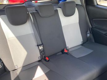 Toyota Yaris 1.5 VVT-h Design E-CVT Euro 6 (s/s) 5dr